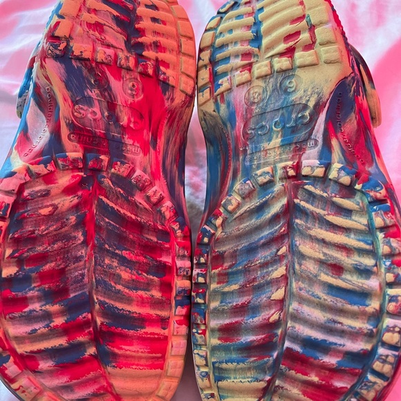 Marbled Crocs - Picture 3 of 3